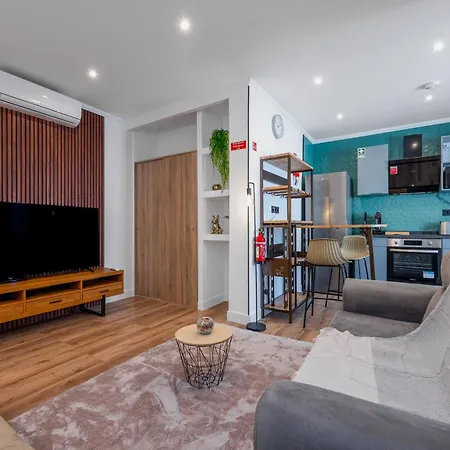 Апартаменты Stylish 1 Bed Flat Фуншал