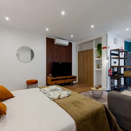 Stylish 1 Bed Flat Апартаменты *