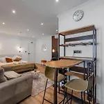 Stylish 1 Bed Flat Апартаменты *